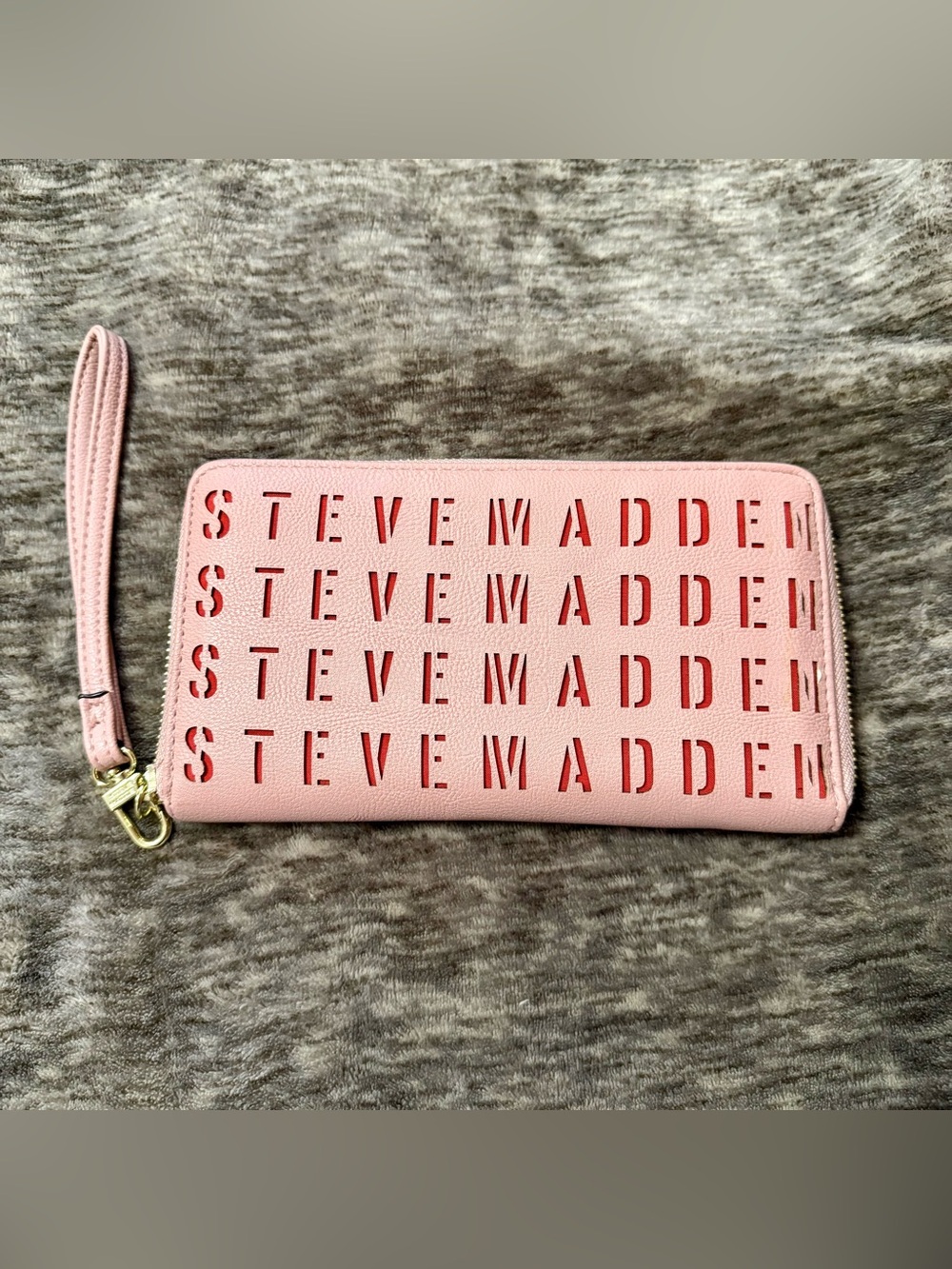 STEVE MADDEN Pink Zip-up Wallet with Wristlet